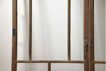 木製ガラス戸4枚をリペア&カスタム!高さと幅をリサイズし、戸車・引手は新しいものを取り付け。ねじ込み錠を調節・移設し、元の穴は新材を用いた埋木にて処置。(引き戸、建具)