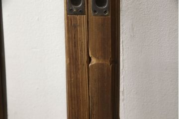 木製ガラス戸4枚をリペア&カスタム!高さと幅をリサイズし、戸車・引手は新しいものを取り付け。ねじ込み錠を調節・移設し、元の穴は新材を用いた埋木にて処置。(引き戸、建具)