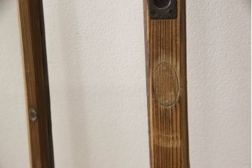 木製ガラス戸4枚をリペア&カスタム!高さと幅をリサイズし、戸車・引手は新しいものを取り付け。ねじ込み錠を調節・移設し、元の穴は新材を用いた埋木にて処置。(引き戸、建具)