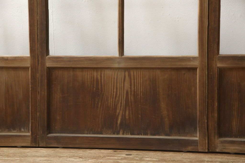 木製ガラス戸4枚をリペア&カスタム!高さと幅をリサイズし、戸車・引手は新しいものを取り付け。ねじ込み錠を調節・移設し、元の穴は新材を用いた埋木にて処置。(引き戸、建具)