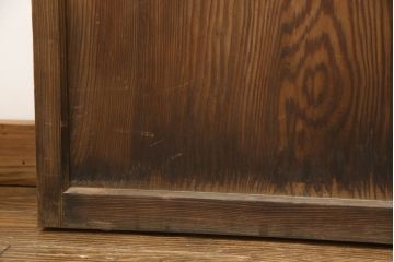 木製ガラス戸4枚をリペア&カスタム!高さと幅をリサイズし、戸車・引手は新しいものを取り付け。ねじ込み錠を調節・移設し、元の穴は新材を用いた埋木にて処置。(引き戸、建具)