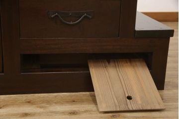 二段重ね箪笥をリペア&カスタム!上段の内部に棚板を製作し取付け。現状をベースに1トーン落ち着いた色味に着色仕上げ。(時代箪笥、和タンス)