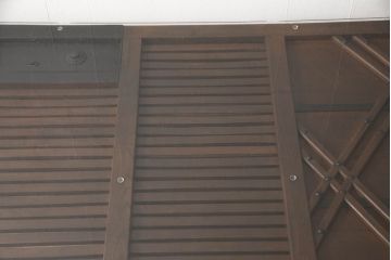 明治期の蔵戸をリペア&カスタム!脚5本を取り付け、天板用ガラスを製作しテーブルにリメイク。全体を蔵戸の色に合わせて着色仕上げ。(ダイニングテーブル)