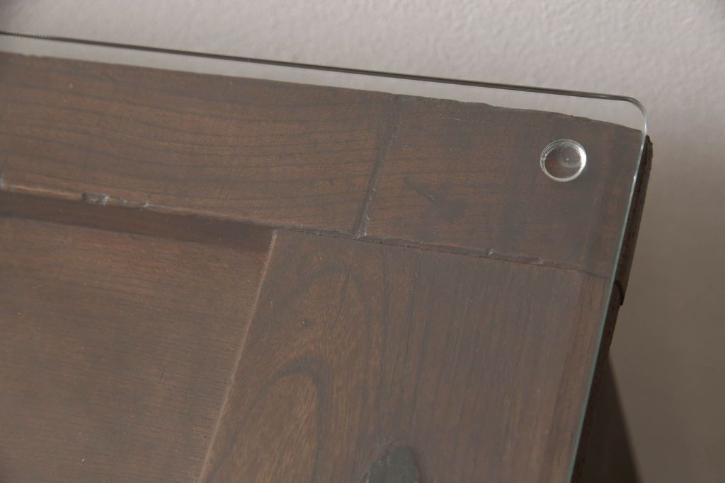 明治期の蔵戸をリペア&カスタム!脚5本を取り付け、天板用ガラスを製作しテーブルにリメイク。全体を蔵戸の色に合わせて着色仕上げ。(ダイニングテーブル)