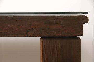 明治期の蔵戸をリペア&カスタム!脚5本を取り付け、天板用ガラスを製作しテーブルにリメイク。全体を蔵戸の色に合わせて着色仕上げ。(ダイニングテーブル)