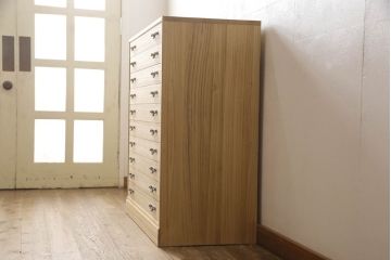 桐里工房製の桐箪笥の見た目を変えずに奇麗にリペア!本体は現状の色を残した木味仕上げに着色。(桐たんす、小袖タンス、和タンス)