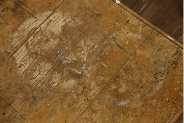 昭和中期の長テーブルの見た目を変えずに奇麗にリペア!無着色・クリアワックスで本来の骨董感を活かして仕上げ。(ローテーブル、飾り台)
