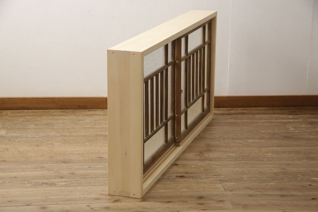 ガラス窓をリペア&カスタム!お客様のご希望に合わせてリサイズ。戸枠を新規製作。着色はせず、手触りが良くなる程度のバフ掛けをして仕上げ。(ガラス戸、引き戸、建具)