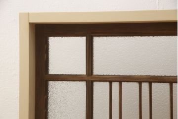 ガラス窓をリペア&カスタム!お客様のご希望に合わせてリサイズ。戸枠を新規製作。着色はせず、手触りが良くなる程度のバフ掛けをして仕上げ。(ガラス戸、引き戸、建具)