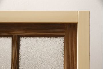 ガラス窓をリペア&カスタム!お客様のご希望に合わせてリサイズ。戸枠を新規製作。着色はせず、手触りが良くなる程度のバフ掛けをして仕上げ。(ガラス戸、引き戸、建具)