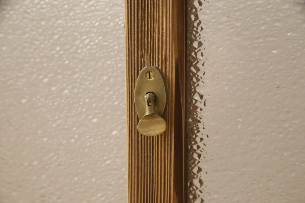 ガラス窓をリペア&カスタム!お客様のご希望に合わせてリサイズ。戸枠を新規製作。着色はせず、手触りが良くなる程度のバフ掛けをして仕上げ。(ガラス戸、引き戸、建具)