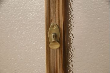 ガラス窓をリペア&カスタム!お客様のご希望に合わせてリサイズ。戸枠を新規製作。着色はせず、手触りが良くなる程度のバフ掛けをして仕上げ。(ガラス戸、引き戸、建具)