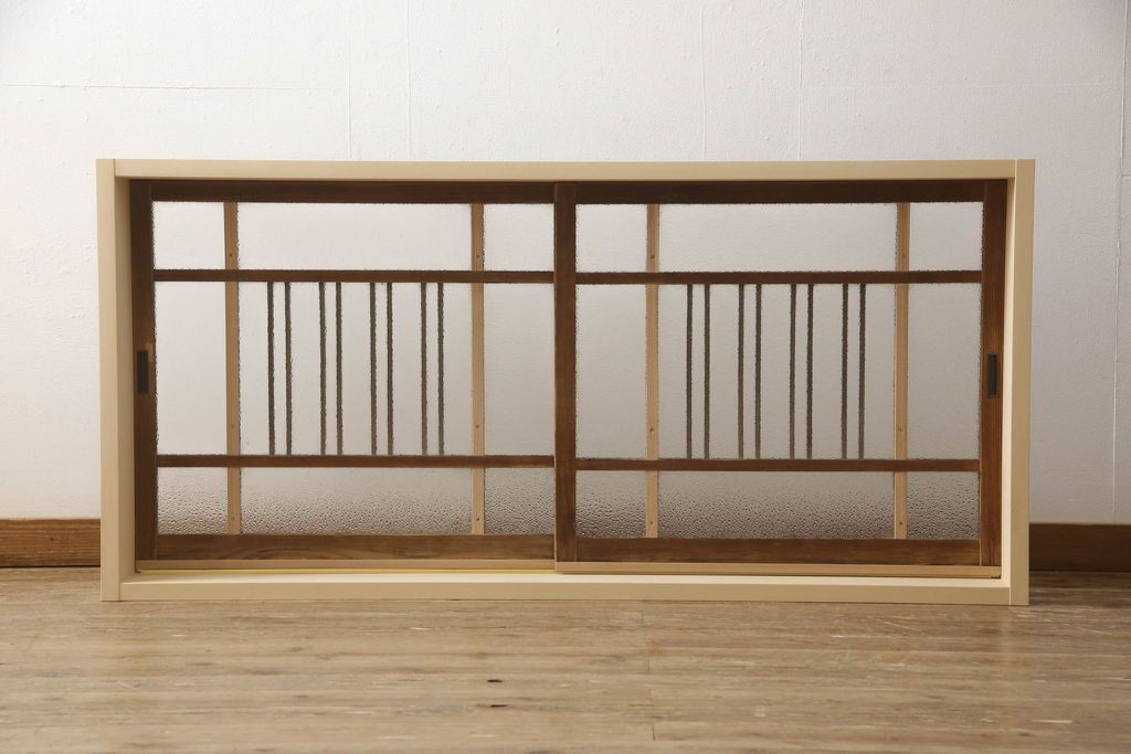 ガラス窓をリペア&カスタム!お客様のご希望に合わせてリサイズ。戸枠を新規製作。着色はせず、手触りが良くなる程度のバフ掛けをして仕上げ。(ガラス戸、引き戸、建具)