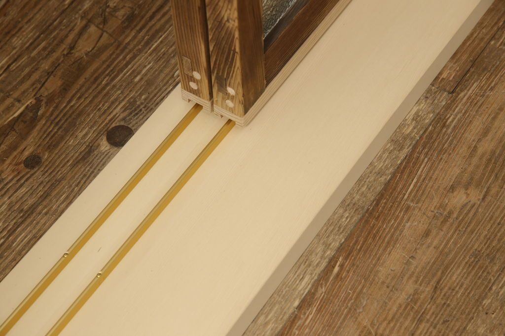 ガラス窓をリペア&カスタム!お客様のご希望に合わせてリサイズ。戸枠を新規製作。着色はせず、手触りが良くなる程度のバフ掛けをして仕上げ。(ガラス戸、引き戸、建具)