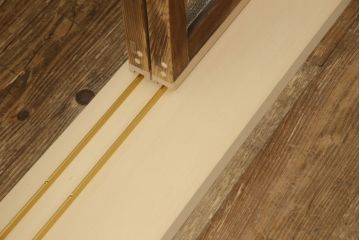 ガラス窓をリペア&カスタム!お客様のご希望に合わせてリサイズ。戸枠を新規製作。着色はせず、手触りが良くなる程度のバフ掛けをして仕上げ。(ガラス戸、引き戸、建具)