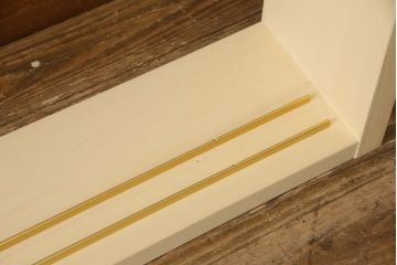 ガラス窓をリペア&カスタム!お客様のご希望に合わせてリサイズ。戸枠を新規製作。着色はせず、手触りが良くなる程度のバフ掛けをして仕上げ。(ガラス戸、引き戸、建具)