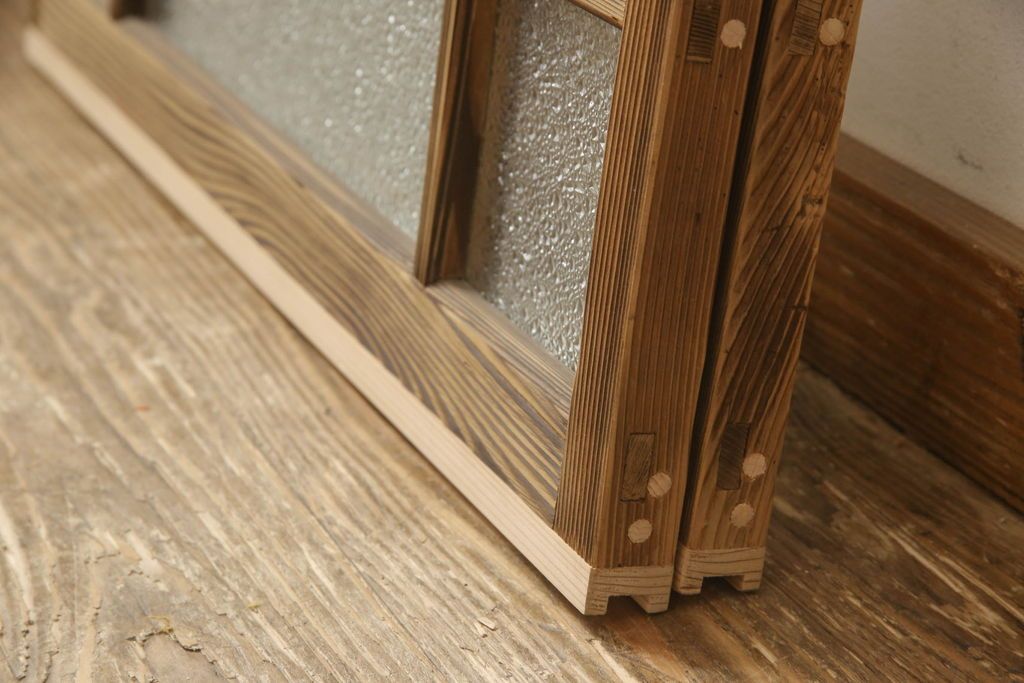 ガラス窓をリペア&カスタム!お客様のご希望に合わせてリサイズ。戸枠を新規製作。着色はせず、手触りが良くなる程度のバフ掛けをして仕上げ。(ガラス戸、引き戸、建具)