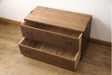 桐箪笥をリペア&カスタム!天板を補強し、金具をフラットに修正。背面に配線用の穴あけ加工。自然な茶色に着色仕上げ。(ローボード、テレビ台、ローチェスト、引き出し、桐箪笥、桐たんす、収納箪笥、時代箪笥)