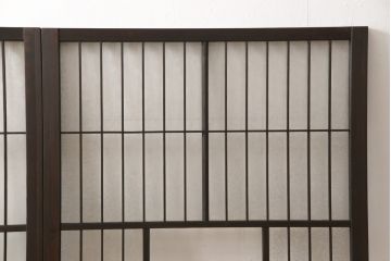 格子戸をリペア&カスタム!リサイズし、中央部のガラスは取り外し。全体を濃い茶色に着色仕上げ。(引き戸、ガラス戸、窓、建具)