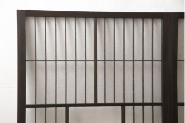 格子戸をリペア&カスタム!リサイズし、中央部のガラスは取り外し。全体を濃い茶色に着色仕上げ。(引き戸、ガラス戸、窓、建具)