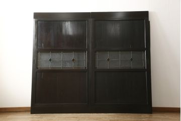 格子帯戸をリペア&カスタム!リサイズし、お客様考案のデザインをベースにステンドグラスを製作し取付け。現状の色味をベースに1トーン濃い色味に着色仕上げ。(引き戸、建具)