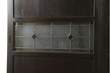 格子帯戸をリペア&カスタム!リサイズし、お客様考案のデザインをベースにステンドグラスを製作し取付け。現状の色味をベースに1トーン濃い色味に着色仕上げ。(引き戸、建具)