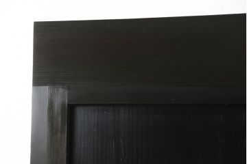 格子帯戸をリペア&カスタム!リサイズし、お客様考案のデザインをベースにステンドグラスを製作し取付け。現状の色味をベースに1トーン濃い色味に着色仕上げ。(引き戸、建具)