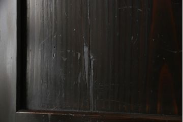 格子帯戸をリペア&カスタム!リサイズし、お客様考案のデザインをベースにステンドグラスを製作し取付け。現状の色味をベースに1トーン濃い色味に着色仕上げ。(引き戸、建具)