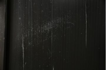 格子帯戸をリペア&カスタム!リサイズし、お客様考案のデザインをベースにステンドグラスを製作し取付け。現状の色味をベースに1トーン濃い色味に着色仕上げ。(引き戸、建具)