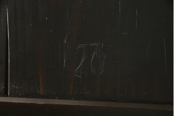 格子帯戸をリペア&カスタム!リサイズし、お客様考案のデザインをベースにステンドグラスを製作し取付け。現状の色味をベースに1トーン濃い色味に着色仕上げ。(引き戸、建具)