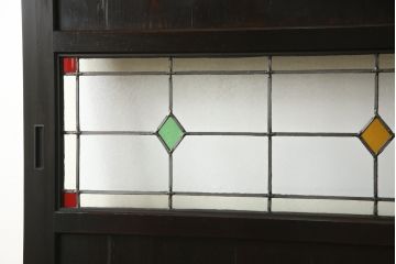 格子帯戸をリペア&カスタム!リサイズし、お客様考案のデザインをベースにステンドグラスを製作し取付け。現状の色味をベースに1トーン濃い色味に着色仕上げ。(引き戸、建具)