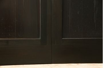 格子帯戸をリペア&カスタム!リサイズし、お客様考案のデザインをベースにステンドグラスを製作し取付け。現状の色味をベースに1トーン濃い色味に着色仕上げ。(引き戸、建具)