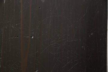 格子帯戸をリペア&カスタム!リサイズし、お客様考案のデザインをベースにステンドグラスを製作し取付け。現状の色味をベースに1トーン濃い色味に着色仕上げ。(引き戸、建具)