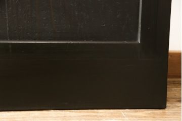 格子帯戸をリペア&カスタム!リサイズし、お客様考案のデザインをベースにステンドグラスを製作し取付け。現状の色味をベースに1トーン濃い色味に着色仕上げ。(引き戸、建具)