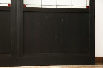 格子帯戸をリペア&カスタム!リサイズし、お客様考案のデザインをベースにステンドグラスを製作し取付け。現状の色味をベースに1トーン濃い色味に着色仕上げ。(引き戸、建具)