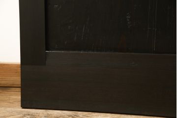 格子帯戸をリペア&カスタム!リサイズし、お客様考案のデザインをベースにステンドグラスを製作し取付け。現状の色味をベースに1トーン濃い色味に着色仕上げ。(引き戸、建具)