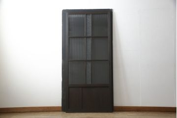 ガラス戸をリペア&カスタム!リサイズし、引手と戸車を取り付け。ガラスはモールガラスとダイヤガラスに交換。ダークブラウンに着色仕上げ。(引き戸、建具)