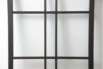 ガラス戸をリペア&カスタム!リサイズし、引手と戸車を取り付け。ガラスはモールガラスとダイヤガラスに交換。ダークブラウンに着色仕上げ。(引き戸、建具)