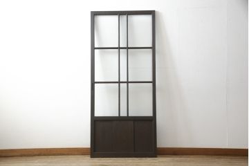 ガラス戸をリペア&カスタム!リサイズし、引手と戸車を取り付け。ガラスはモールガラスとダイヤガラスに交換。ダークブラウンに着色仕上げ。(引き戸、建具)