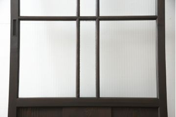 ガラス戸をリペア&カスタム!リサイズし、引手と戸車を取り付け。ガラスはモールガラスとダイヤガラスに交換。ダークブラウンに着色仕上げ。(引き戸、建具)