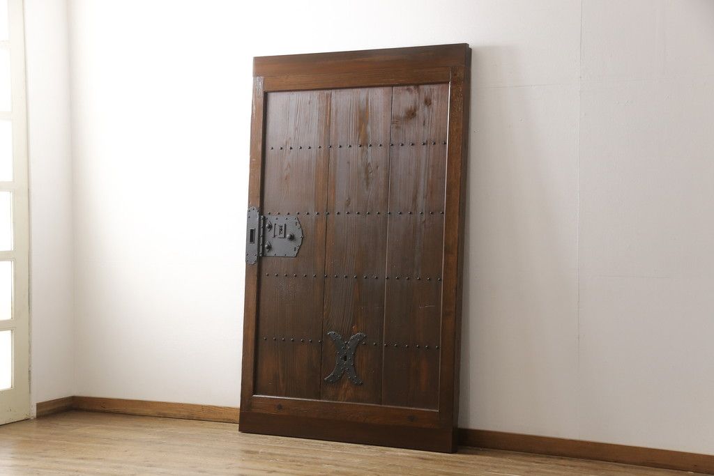 蔵戸をリペア&カスタム!高品質リペアを施し、リサイズ。丸型戸車を取り付け。外部用塗装で仕上げ。(引き戸、玄関戸、建具)