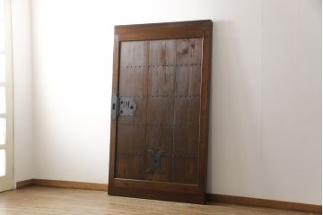 蔵戸をリペア&カスタム!高品質リペアを施し、リサイズ。丸型戸車を取り付け。外部用塗装で仕上げ。(引き戸、玄関戸、建具)