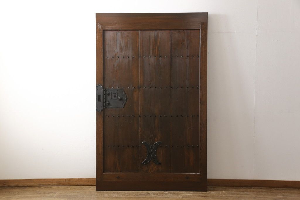 蔵戸をリペア&カスタム!高品質リペアを施し、リサイズ。丸型戸車を取り付け。外部用塗装で仕上げ。(引き戸、玄関戸、建具)