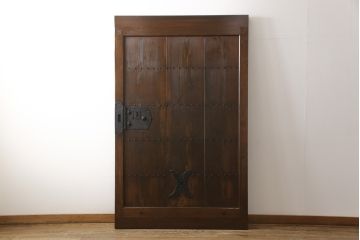 蔵戸をリペア&カスタム!高品質リペアを施し、リサイズ。丸型戸車を取り付け。外部用塗装で仕上げ。(引き戸、玄関戸、建具)