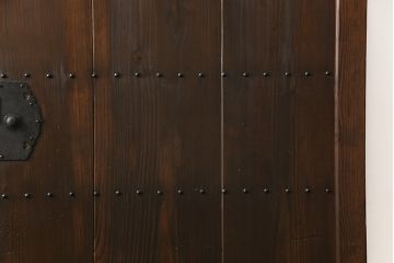 蔵戸をリペア&カスタム!高品質リペアを施し、リサイズ。丸型戸車を取り付け。外部用塗装で仕上げ。(引き戸、玄関戸、建具)