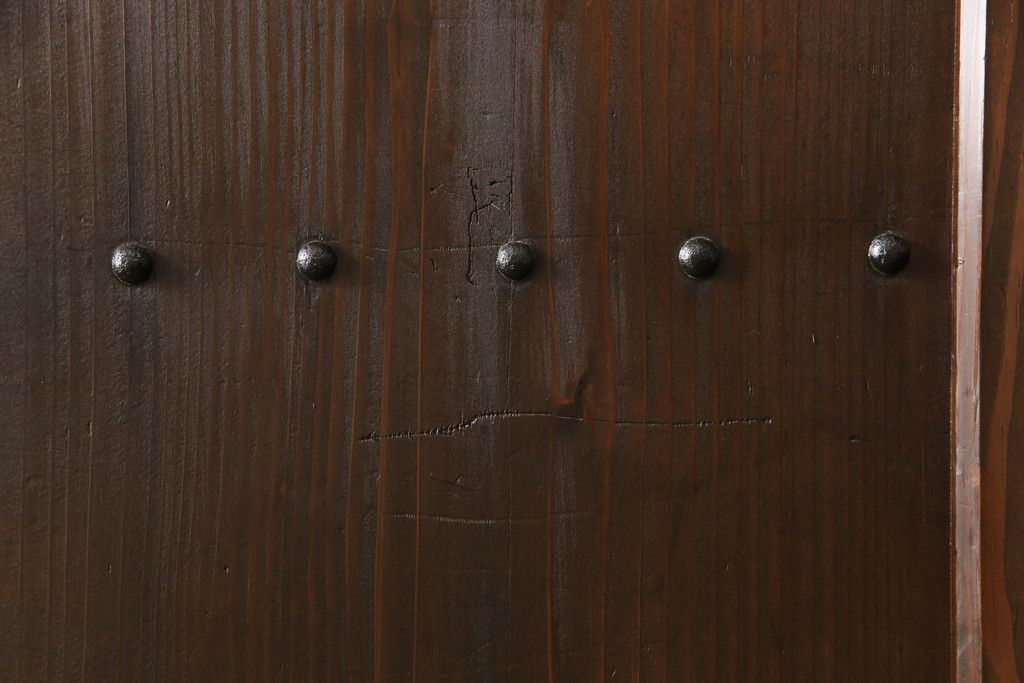 蔵戸をリペア&カスタム!高品質リペアを施し、リサイズ。丸型戸車を取り付け。外部用塗装で仕上げ。(引き戸、玄関戸、建具)