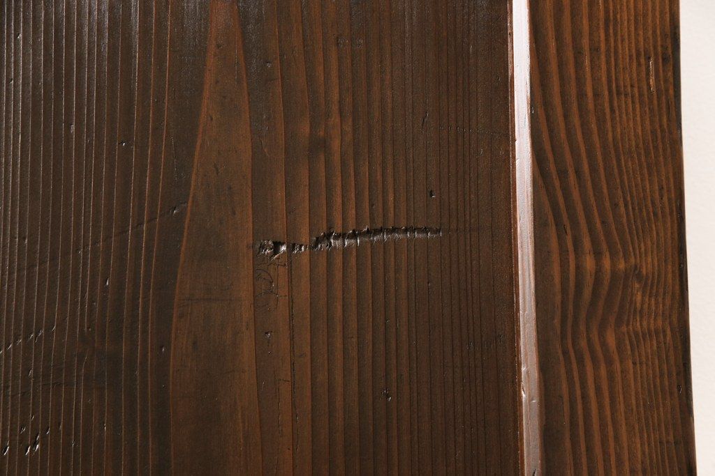 蔵戸をリペア&カスタム!高品質リペアを施し、リサイズ。丸型戸車を取り付け。外部用塗装で仕上げ。(引き戸、玄関戸、建具)