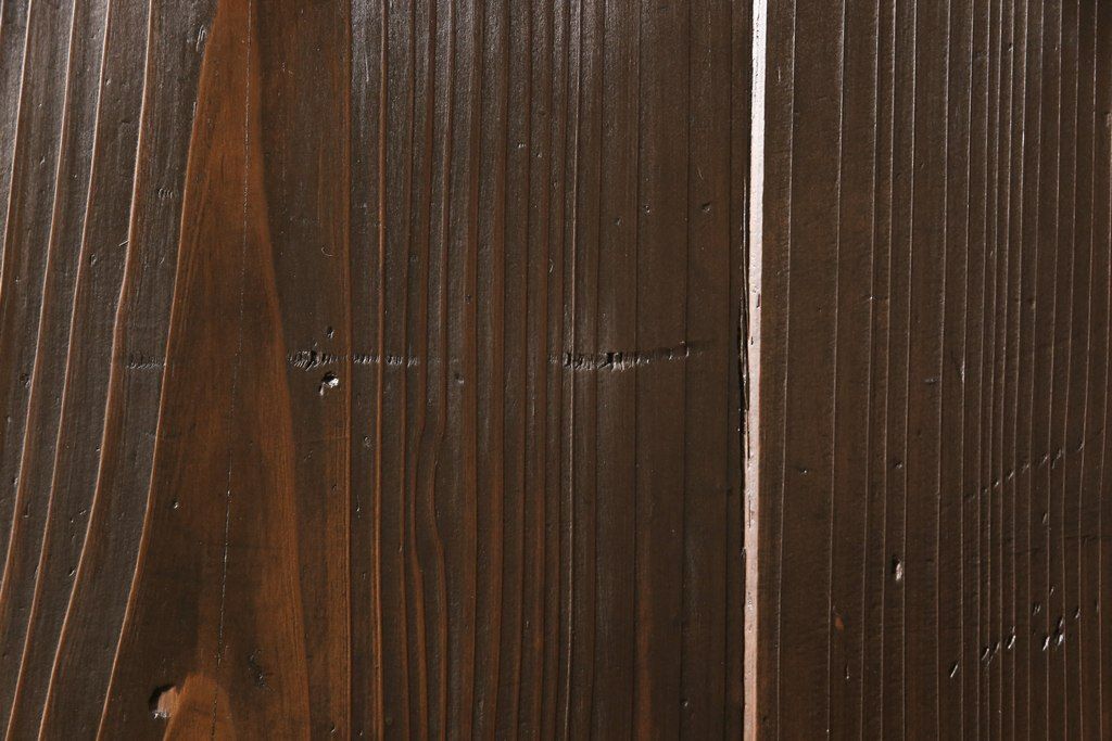 蔵戸をリペア&カスタム!高品質リペアを施し、リサイズ。丸型戸車を取り付け。外部用塗装で仕上げ。(引き戸、玄関戸、建具)