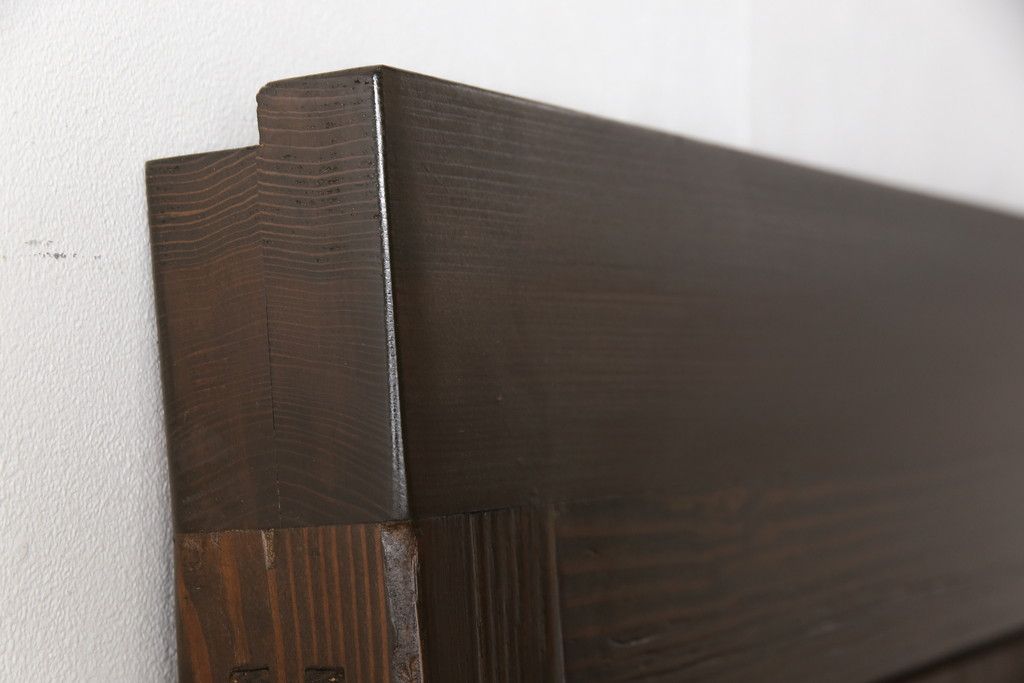 蔵戸をリペア&カスタム!高品質リペアを施し、リサイズ。丸型戸車を取り付け。外部用塗装で仕上げ。(引き戸、玄関戸、建具)