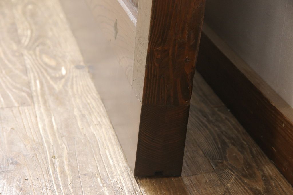 蔵戸をリペア&カスタム!高品質リペアを施し、リサイズ。丸型戸車を取り付け。外部用塗装で仕上げ。(引き戸、玄関戸、建具)